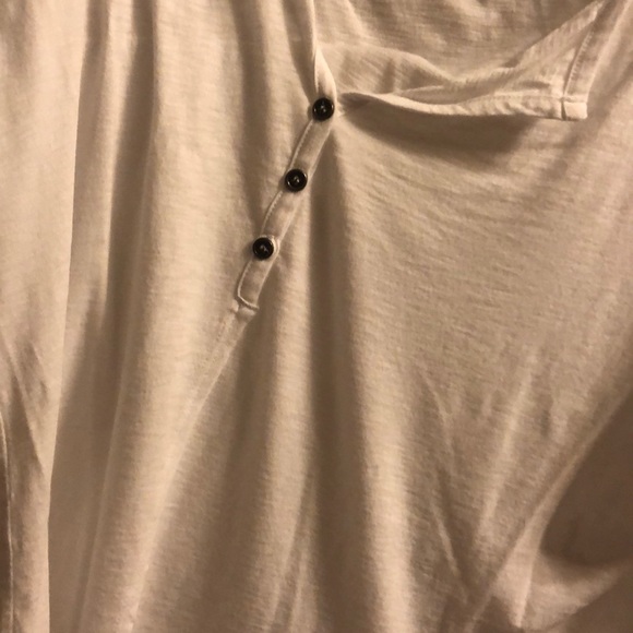 White blouse - Picture 2 of 3